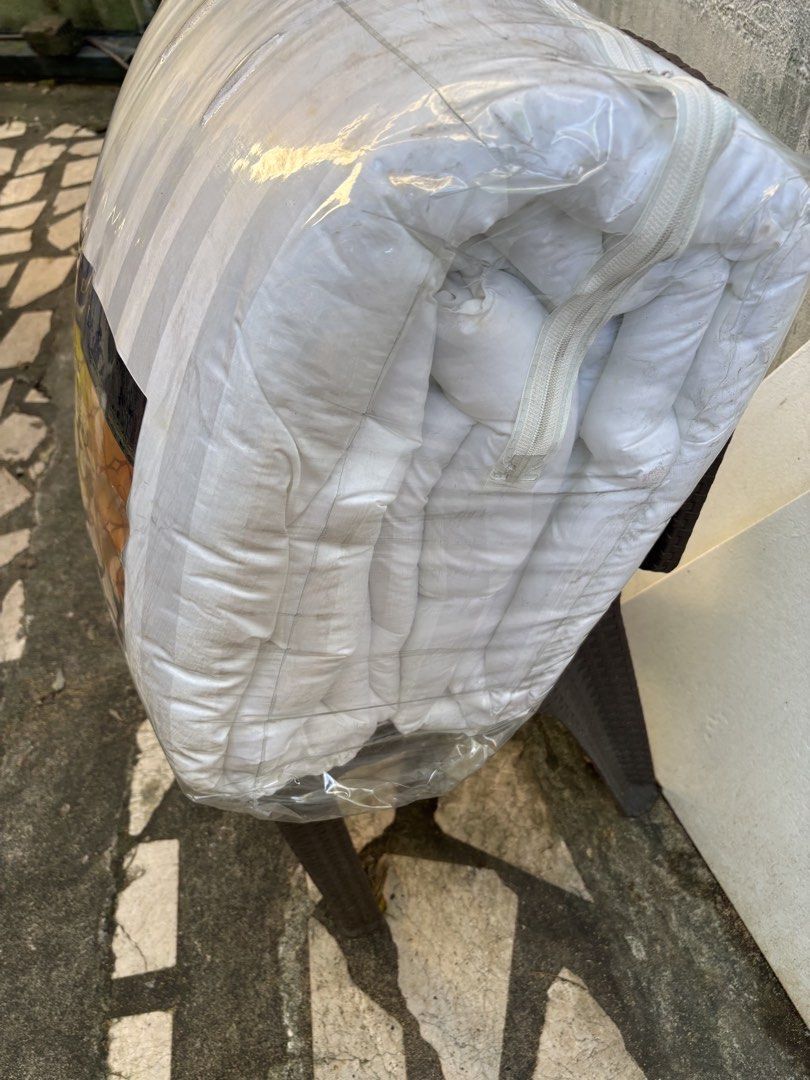 Duvet comforter queen size (Category: Home Improvement Tools & Accessories) located in Manila. Submitted by vintageaccessories (Listing ID 1468572314, Image 2). Description: New jus stocked.