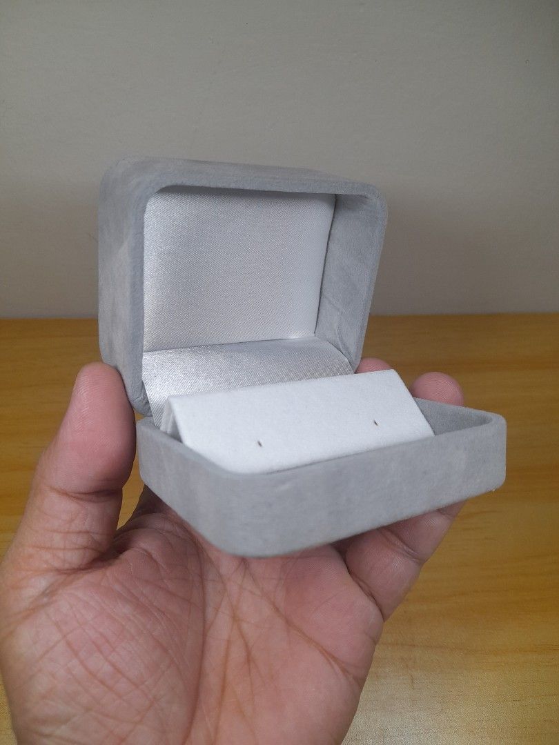 EARRINGS HOLDER CASE (Category: Accessory Holder, Box & Organizers) located in Bulacan. Submitted by nansantiago (Listing ID 1468686073, Image 3). Description: EARRINGS HOLDER CASE 🏷️ ₱120‼️ 📍 Location: Plaridel, Bulacan 💸 Mode of Payments: Gcash / BPI 📦 Pick-up / Ship 🚚 Couriers : Flash Express / SPX / Lalamove.
