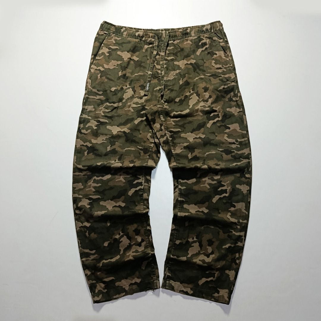Eddie Bauer Camouflage Straight-Leg Pants (Category: Joggers) located in Taytay. Submitted by hoodgrail.vtg (Listing ID 1468606601, Image 1). Description: • Good condition - Lightly used • Earth-tone camouflage print with classic straight-leg fit • Size on tag: M — best fits 36–38 • Measurements: 19 x 41 in • Leg opening: 9 in • Color rate: 9/10 • Issue: Loose threads and fraying at hem.