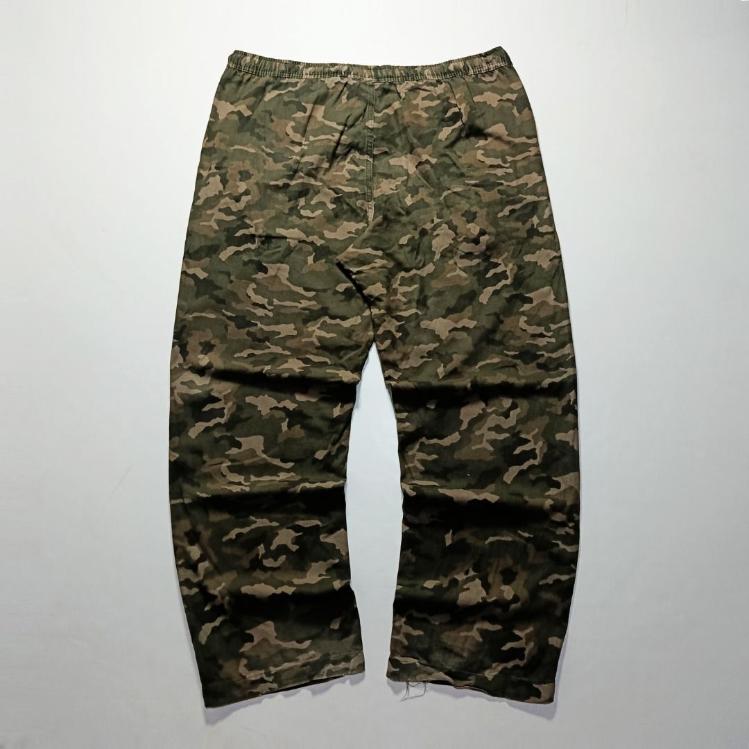 Eddie Bauer Camouflage Straight-Leg Pants (Category: Joggers) located in Taytay. Submitted by hoodgrail.vtg (Listing ID 1468606601, Image 2). Description: • Good condition - Lightly used • Earth-tone camouflage print with classic straight-leg fit • Size on tag: M — best fits 36–38 • Measurements: 19 x 41 in • Leg opening: 9 in • Color rate: 9/10 • Issue: Loose threads and fraying at hem.