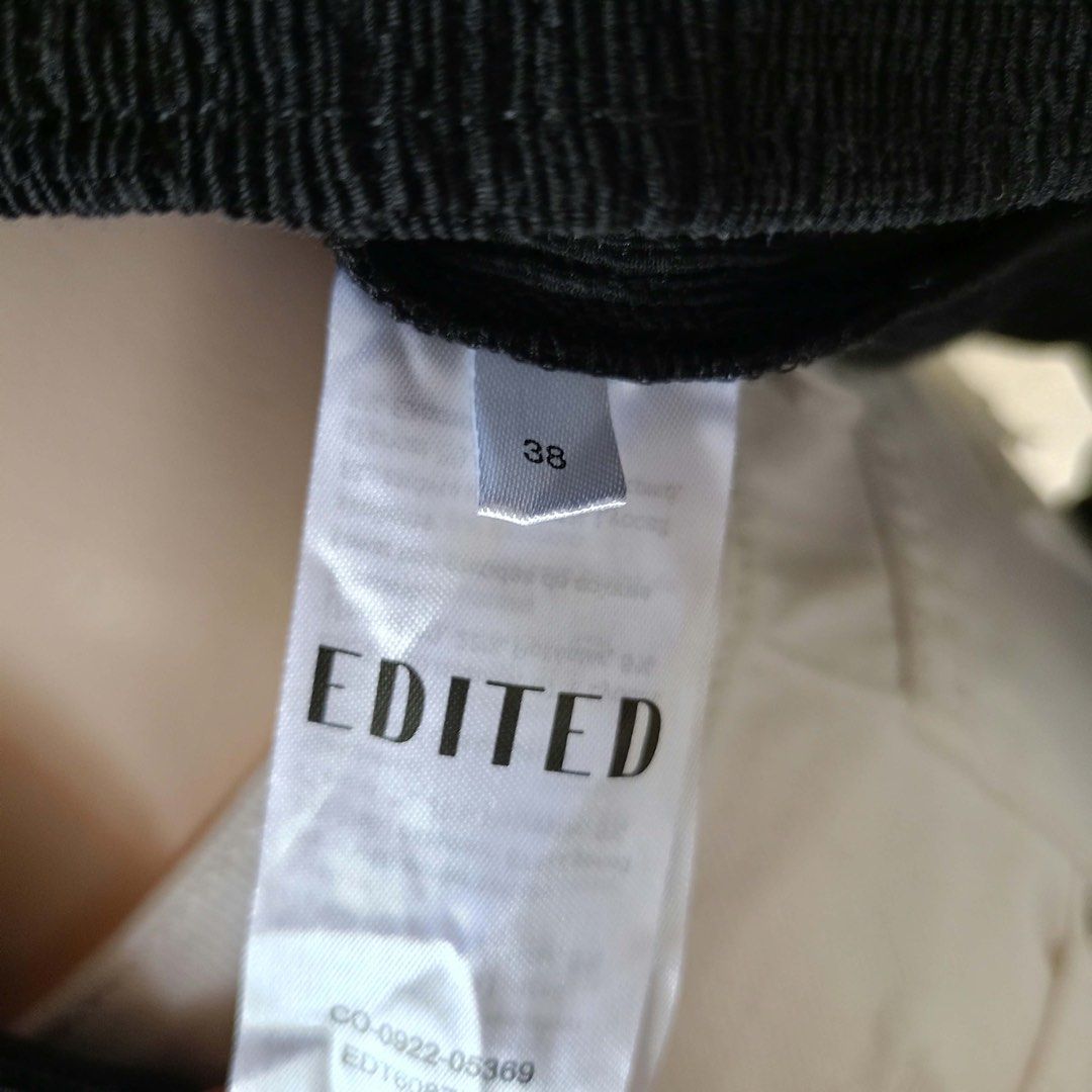 Edited black top (Category: Longsleeves) located in Barugo. Submitted by green.trendsetter (Listing ID 1468519756, Image 3). Description: .