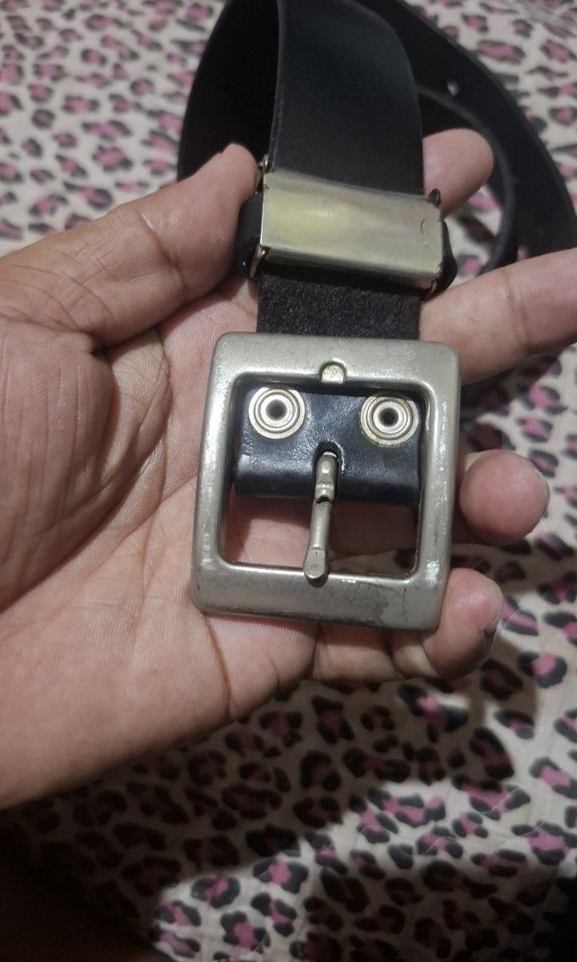 EDWIN BELT VINTAGE (Category: Belts) located in Antipolo. Submitted by goldentiger-ac44 (Listing ID 1468508246, Image 2). Description: EDWIN BELT VINTAGE GOOD CONDITION ONLY SIGN OF USAGE SIZE 36 MAX ANTIPOLO CITY LOCATION.