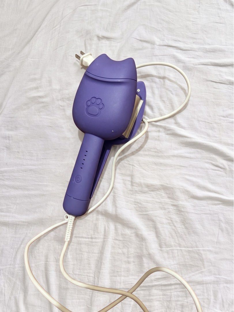Egg Roll Curls Mermaid Hair Iron (Category: Hair) located in Cavite. Submitted by nezaph (Listing ID 1468610876, Image 1). Description: .