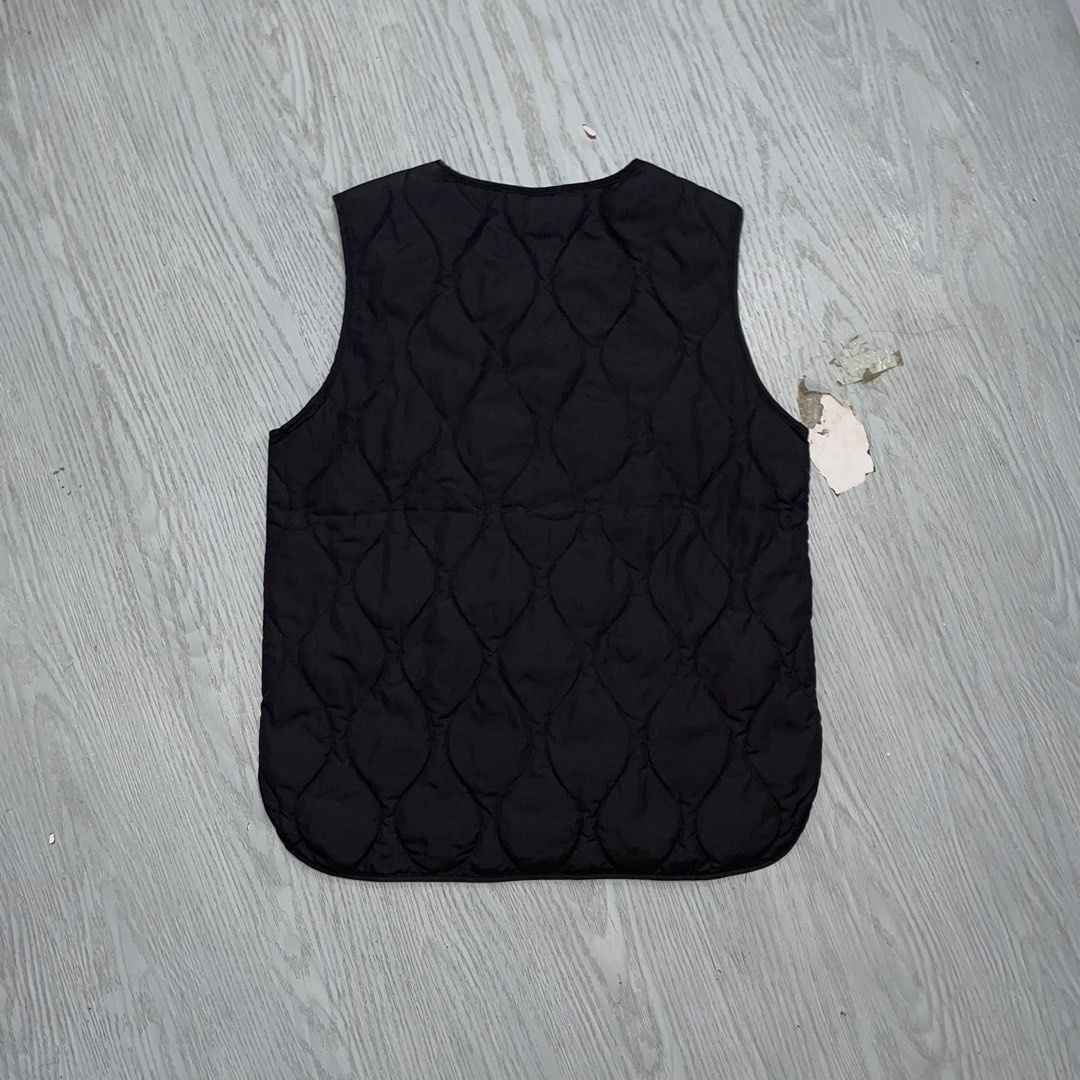 ELLE PARIS (Category: Sleeveless) located in Caloocan City. Submitted by thriftytripter (Listing ID 1468577805, Image 2). Description: +Shipping fee width • 19 length • 24/25 condition • 10/10 color rate • 10/10 issue • none • Check details before buying • Items are washed and ready to wear • Color may vary due to lighting.