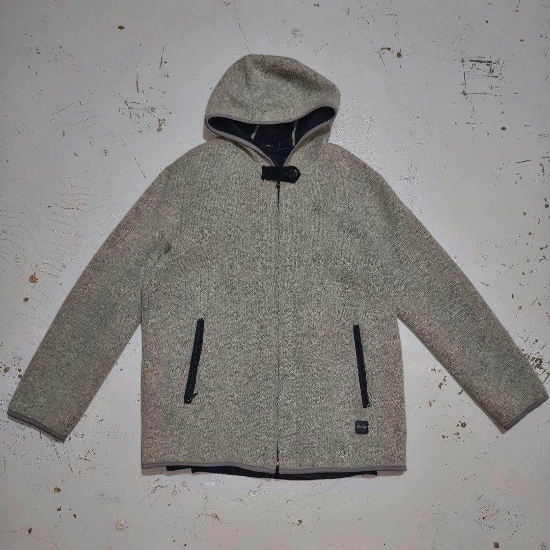 Ellesse Full-Zip Hooded Jacket (Category: Coats, Jackets and Outerwear) located in Valencia. Submitted by ajax.arrow (Listing ID 1468653882, Image 1). Description: - 22.5" W x 28" L - Fully detachable quilted inner lining - Issue: Missing one button in the inner lining - Issue: Surface Fuzz / Wool Linting.