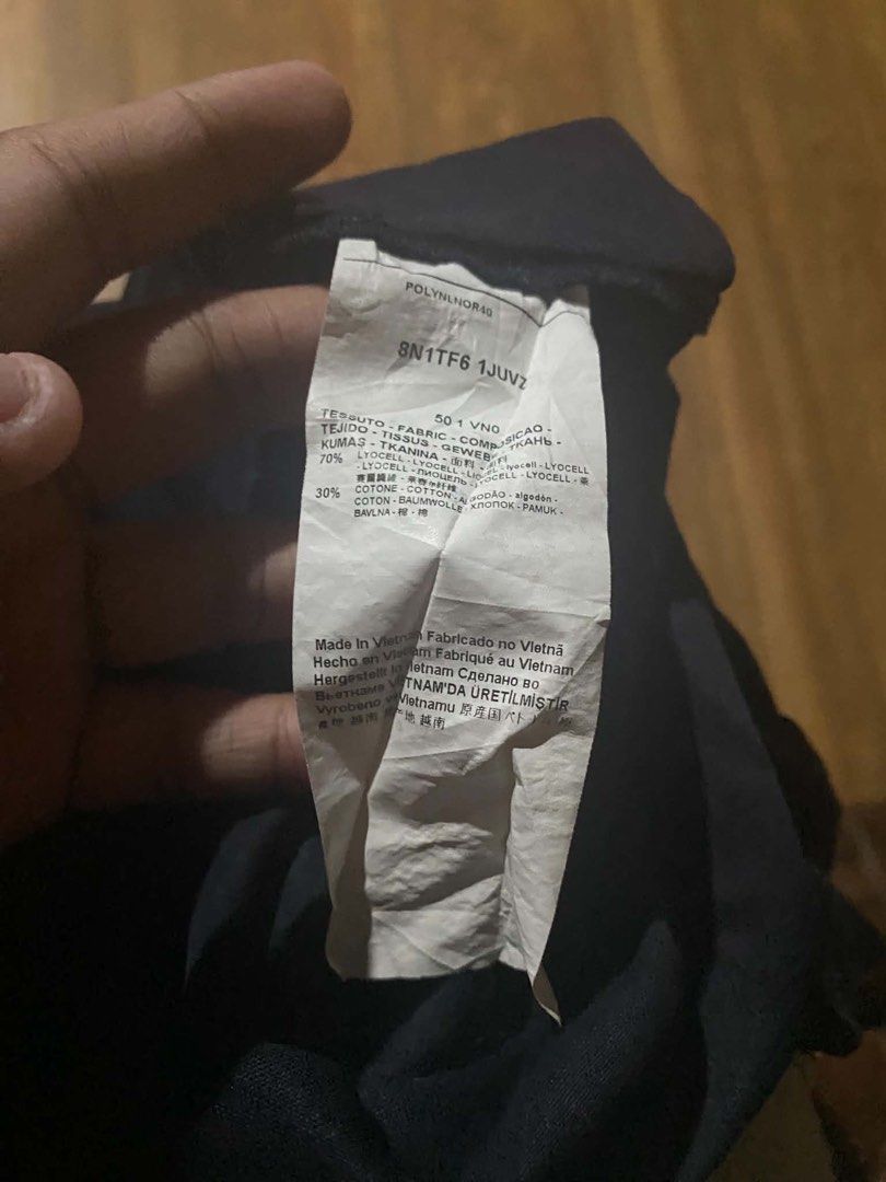 Emperio Armani Exchange (Category: Tshirts & Polo Shirts ) located in Davao. Submitted by regaladogo84 (Listing ID 1468688435, Image 2). Description: 21.28 Flawless Authentic/legit with scannable qrcode certilogo Color rate: 9.5/10 Bnew condition.