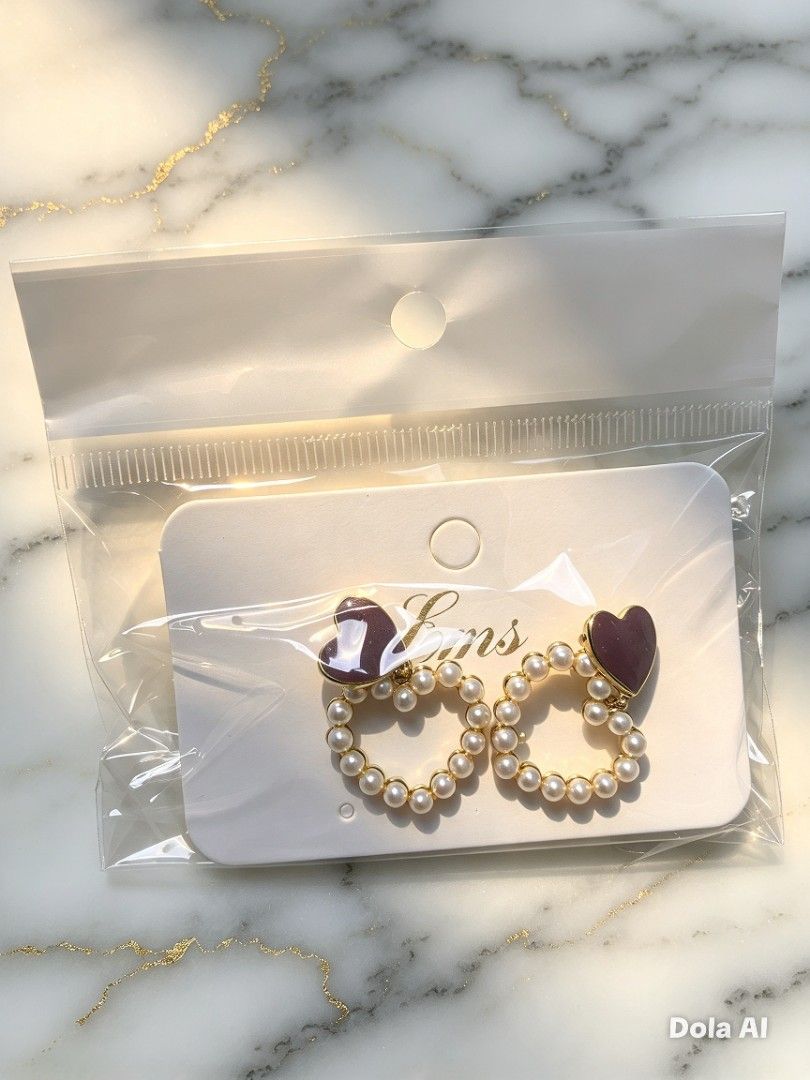 Ems Chic Pearl and Gold Drop Earrings (Category: Earrings) located in Santa Rosa. Submitted by happystorm.c97c56 (Listing ID 1468559236, Image 2). Description: - Brand: Ems - Design: Chunky faux pearl with textured gold hardware - Condition: Brand new, sealed in original packaging on cardboard backing - Style: Statement piece, great for dressing up casual or formal outfits - Perfect for gifts or personal use.