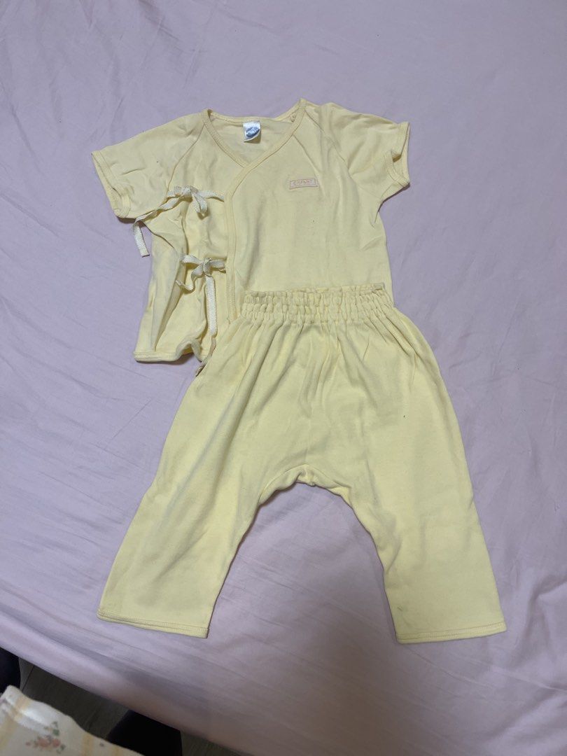 Enfant Tie Side Set Pajama Size 70 (Category: Babies & Kids Fashion) located in Quezon City. Submitted by charismafrance (Listing ID 1468649926, Image 2). Description: - Brand: Enfant - Size: 70 - Color: Soft yellow - Material: Gentle, breathable cotton blend - Design: Short-sleeve tie-side top and matching pants with stretchy elastic waistband - Condition: Great for sensitive baby skin, perfect for sleep and naps.