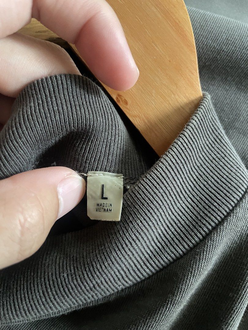ESSENTIALS (Category: Formal Shirts) located in Manila. Submitted by rukasuu (Listing ID 1468578426, Image 3). Description: 24X31 FOR BIGMAN.
