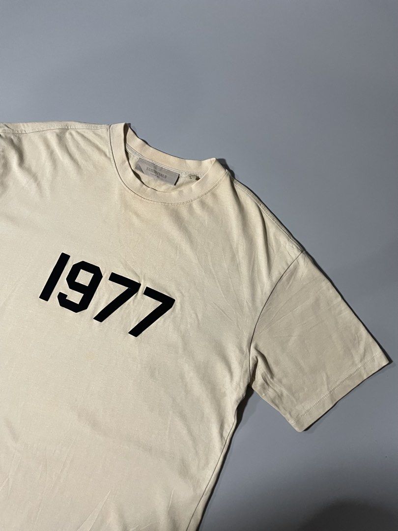 Essentials 1977 (Category: Tshirts & Polo Shirts ) located in Leyte. Submitted by vincentjohn3 (Listing ID 1468682463, Image 3). Description: Essentials 1977 Large Width 21 Length: 27 issue: Minimal dirt/ Need wash Good as newCondition Color Rate: 9.8/10 .
