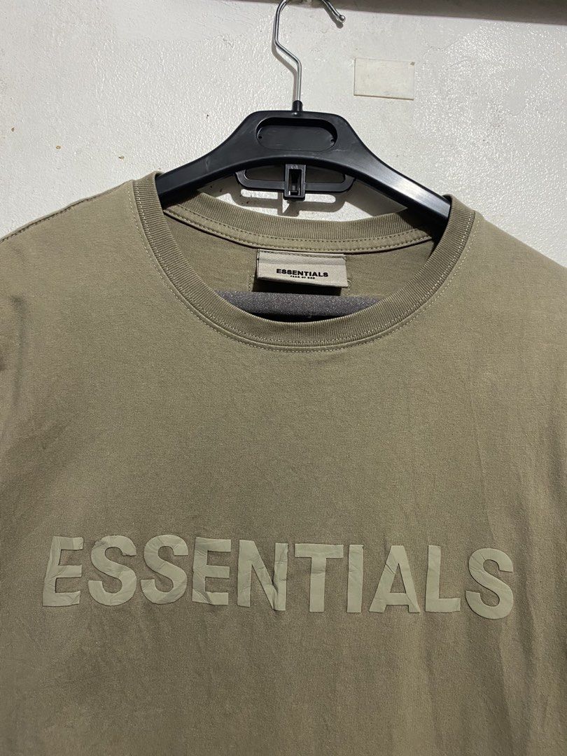 ESSENTIALS FEAR OF GOD SCRIPT SHIRT (Category: Tshirts & Polo Shirts ) located in Manila. Submitted by brndn.rgld (Listing ID 1468654898, Image 2). Description: 20 Width 28 Length Like new condition No issue Dm ur sure offer only.