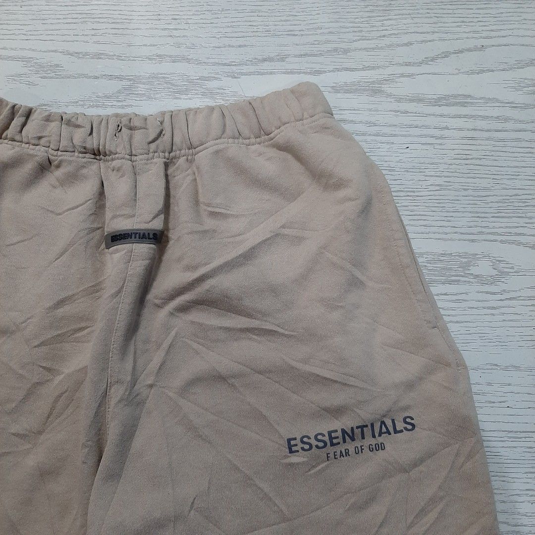 ESSENTIALS SWEATSHORT (Category: Shorts) located in San Carlos. Submitted by denzel999 (Listing ID 1468669734, Image 3). Description: LARGE EXCELLENT NONLACE.