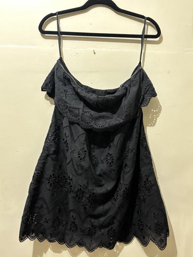 Eyelet mini tube dress (Category: Dresses) located in Manila. Submitted by _grxymacs (Listing ID 1468659778, Image 2). Description: .