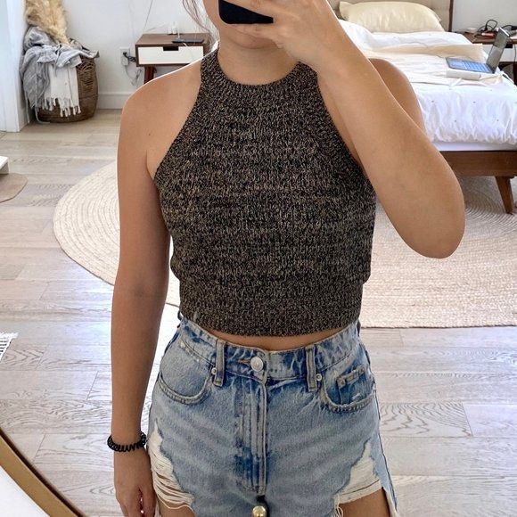 F21 Halter Top (Category: Sleeveless) located in Manila. Submitted by love.lyxph (Listing ID 1468626632, Image 2). Description: Halter Knit Crop Top.
