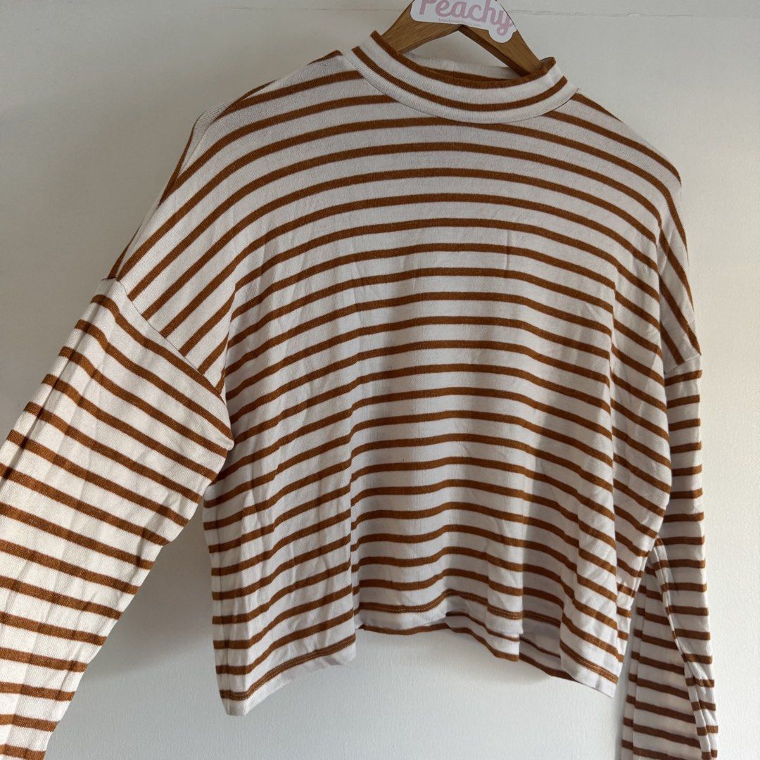 F21 soft sweater (Category: Others Tops) located in Manila. Submitted by apparella.ph (Listing ID 1468511984, Image 2). Description: Bought in u.s Super pretty and comfy. Malambot sya and malamig sa katawan No flaws like new Bust.48. Length:21 ☑️Everything is my Own preloved / BNWT/BNWOT ☑️ not thrifted/Ukay ☑️ malukot sa picture kasi na stock sa cabinet (tinatamad mag plantsa ✌️ ) ☑️Personal items ( usually bought in US/UK/JPN ) every year po ak