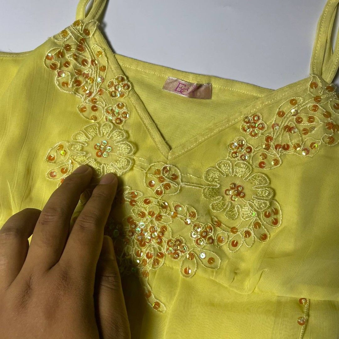Fairy top (Category: Sleeveless) located in Davao. Submitted by archives_co. (Listing ID 1468671559, Image 3). Description: Good condition No issue.
