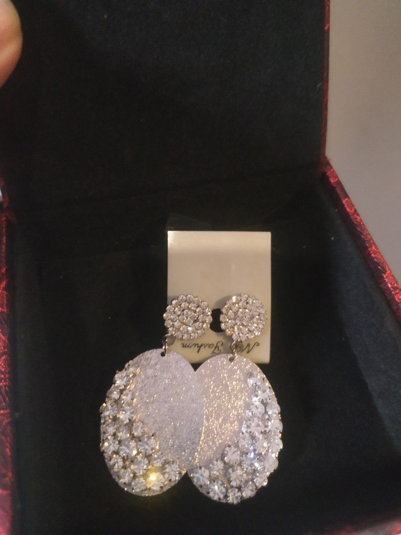 Fashion earrings (Category: Hair Accessories) located in Manila. Submitted by timtam04 (Listing ID 1468503424, Image 2). Description: .