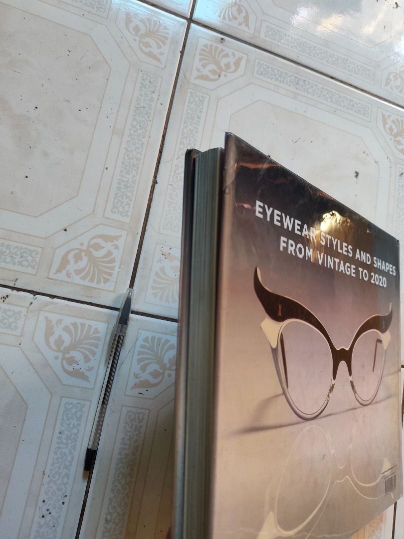 Fashion Spectacles Book (Category: Textbooks) located in Pasay City. Submitted by denimdude.ph (Listing ID 1468583842, Image 3). Description: new, i did not read this.