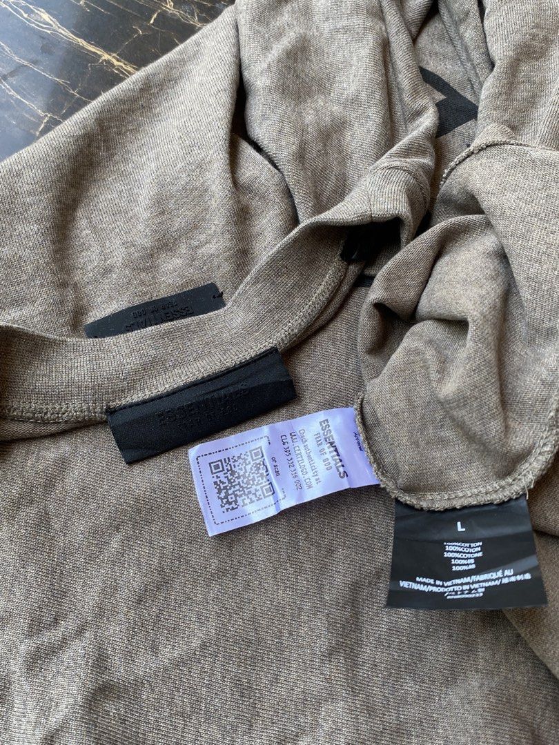 FEAR OF GOD ESSENTIALS (Category: Tshirts & Polo Shirts ) located in Aloran. Submitted by thriftnijep.04 (Listing ID 1468536841, Image 3). Description: Excellent Condition Dimes: 29 x 34 Size: 3XL Issue: None Color Rate: 10/10.