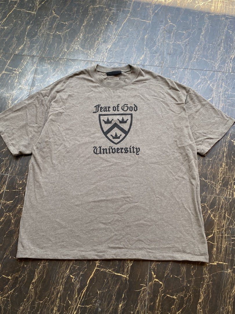 FEAR OF GOD ESSENTIALS (Category: Tshirts & Polo Shirts ) located in Aloran. Submitted by thriftnijep.04 (Listing ID 1468536841, Image 1). Description: Excellent Condition Dimes: 29 x 34 Size: 3XL Issue: None Color Rate: 10/10.