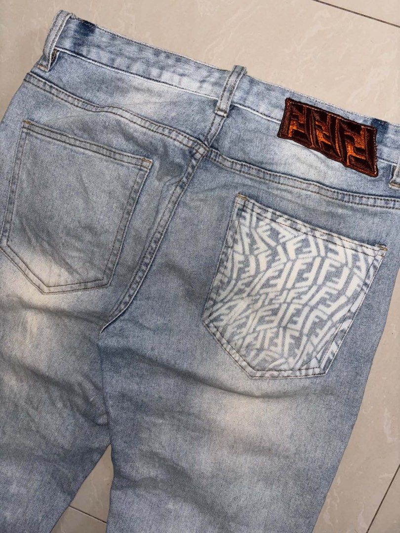 Fendi FF Pocket Logo Skinny (Category: Jeans) located in Lucena. Submitted by deniman (Listing ID 1468530303, Image 2). Description: Fendi FF Pocket Logo Skinny Size 30 Length 39 Hem 6 Dmë.