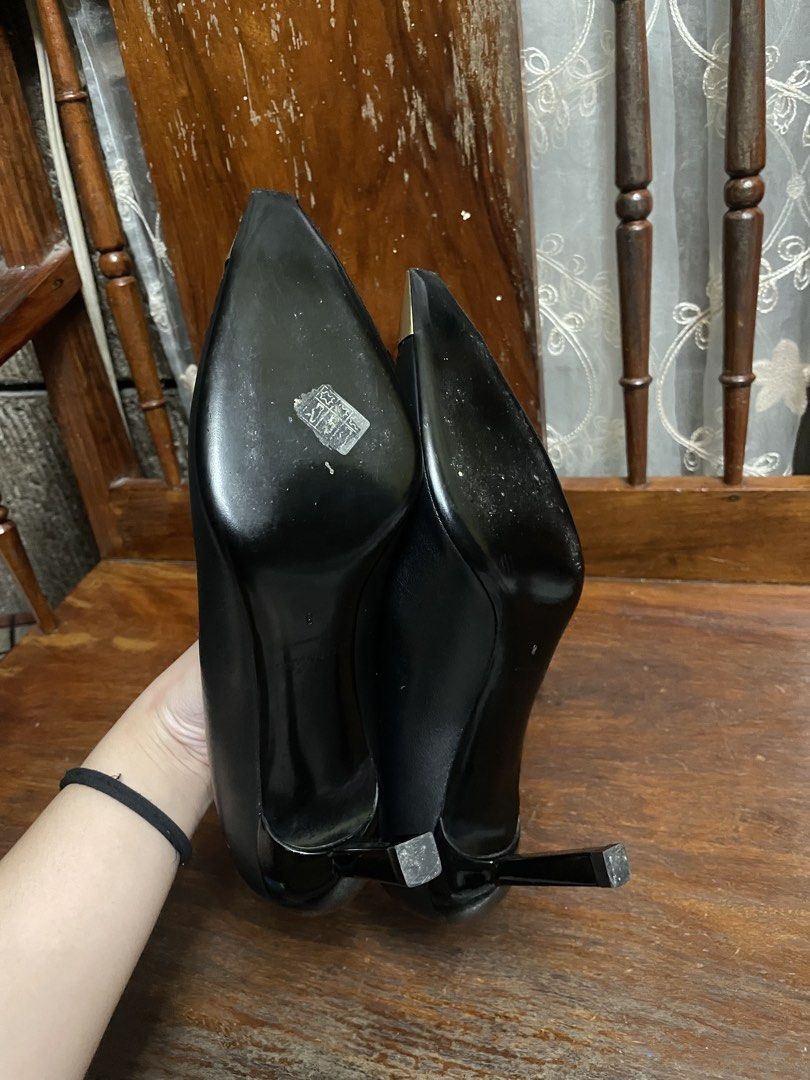 Ferragamo Gold Toe, Black Leather (Category: Sneakers & Footwear) located in Manila. Submitted by rwvhn.aly (Listing ID 1468693070, Image 3). Description: pm for the other details. .