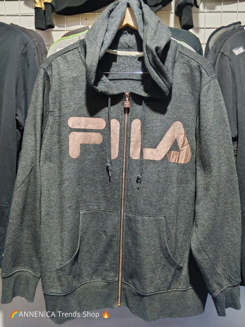 FILA BIG LOGO ZIP HOODIE (Category: Coats, Jackets and Outerwear) located in Bulacan. Submitted by annenicathriftthriftlang (Listing ID 1468513167, Image 1). Description: *FILA BIG LOGO ZIP HOODIE - CHARCOAL GRAY* *Size Large to XL - P400 ONLY!* *DIMES:* - Width: 22-23 inch (pit to pit) - Length: 27 inch - Sleeve: 24 inch - Fit: Medium to XL (oversized fit) *DETAILS:* - Rose Gold big FILA logo print + Rose Gold zipper hardware (rare colorway) - Z