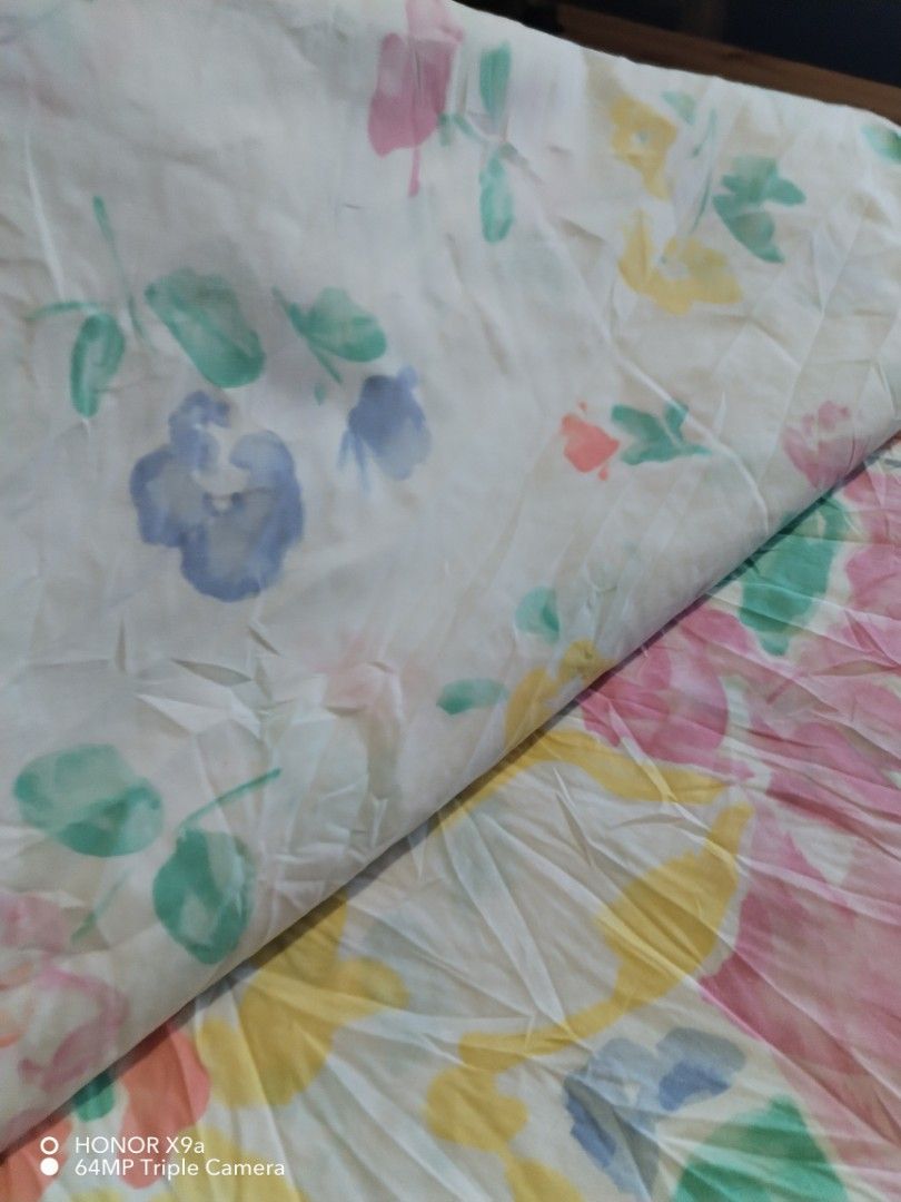 Flatsheet Queen size ( Cotton) (Category: Bedding & Towels) located in Muntinlupa City. Submitted by arciagamaryann68 (Listing ID 1468567575, Image 1). Description: - Size: Queen size flatsheet - Material: Soft and breathable cotton - Design: Charming watercolor floral print with pastel colors (pink, blue, yellow, green) on a white base - Ideal for: Refreshing your bedroom look and ensuring a comfortable sleep.