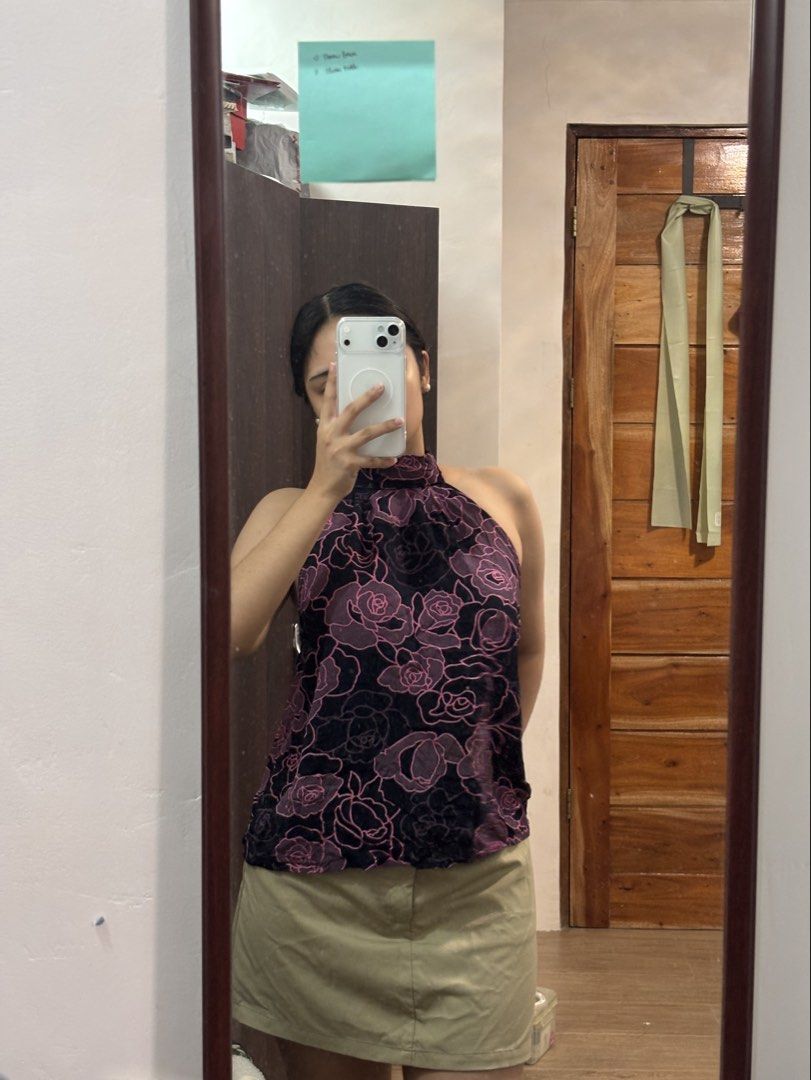 Floral halter tie top (Category: Sleeveless) located in Bulacan. Submitted by reiixx (Listing ID 1468667528, Image 1). Description: Small to medium frame *backless & garterized *floral pattern *perf for casual/lunch date .