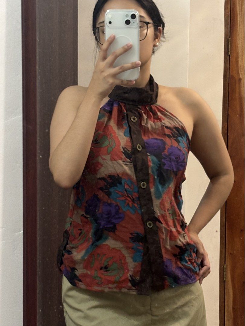 Floral halter tie top (Category: Sleeveless) located in Bulacan. Submitted by reiixx (Listing ID 1468666625, Image 3). Description: Small frame *buttoned * backless & garterized *vintage style *this is a reworked top.