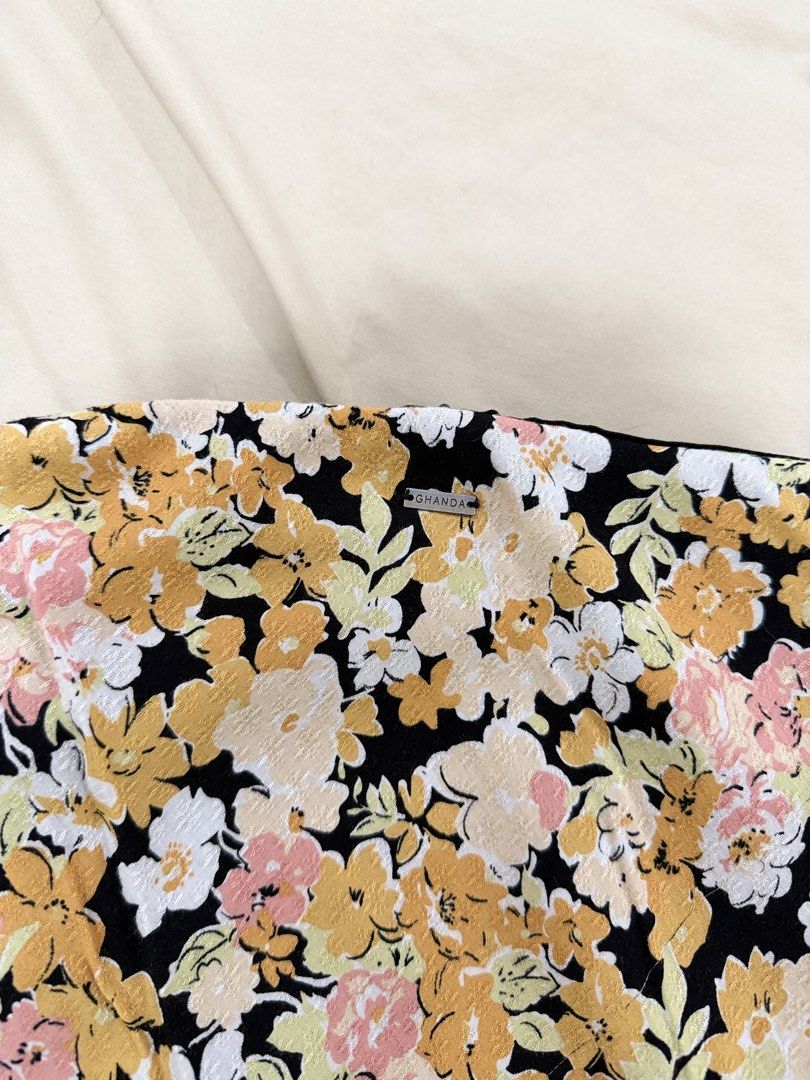 Floral Maxi Skirt (Category: Skirts) located in Cainta. Submitted by declutteriaa_mama (Listing ID 1468640603, Image 2). Description: Fit up to 29 inches W/ inner lining.