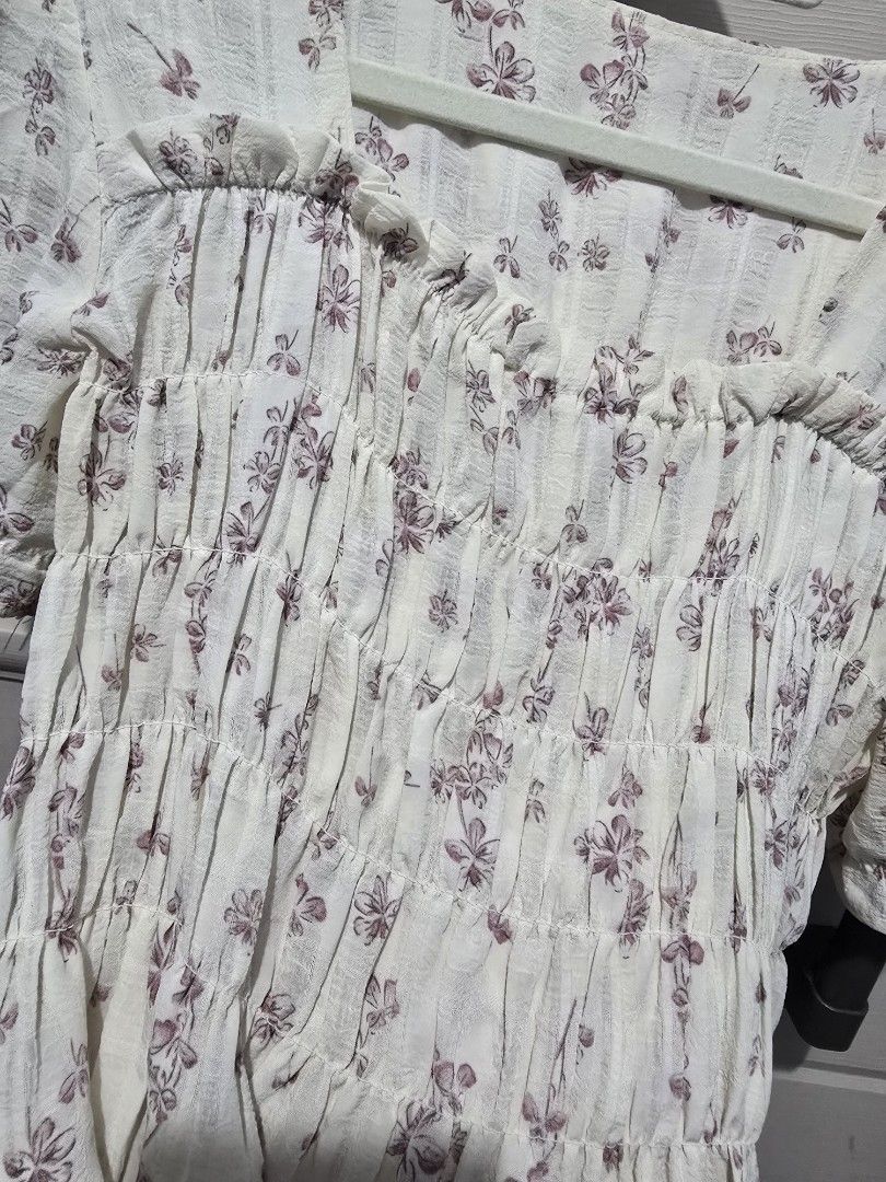 Floral Peplum Top (Category: Blouses) located in Quezon City. Submitted by dinesaur (Listing ID 1468689613, Image 2). Description: .
