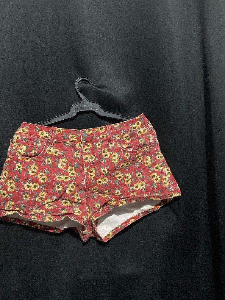 Floral Red Maong Shorts (Category: Shorts) located in Paranaque City. Submitted by things.jesspreloved (Listing ID 1468595143, Image 1). Description: .