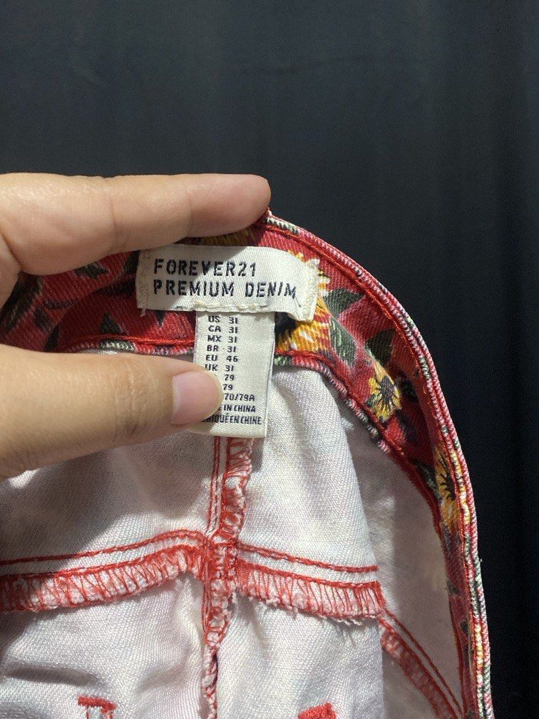Floral Red Maong Shorts (Category: Shorts) located in Paranaque City. Submitted by things.jesspreloved (Listing ID 1468595143, Image 3). Description: .