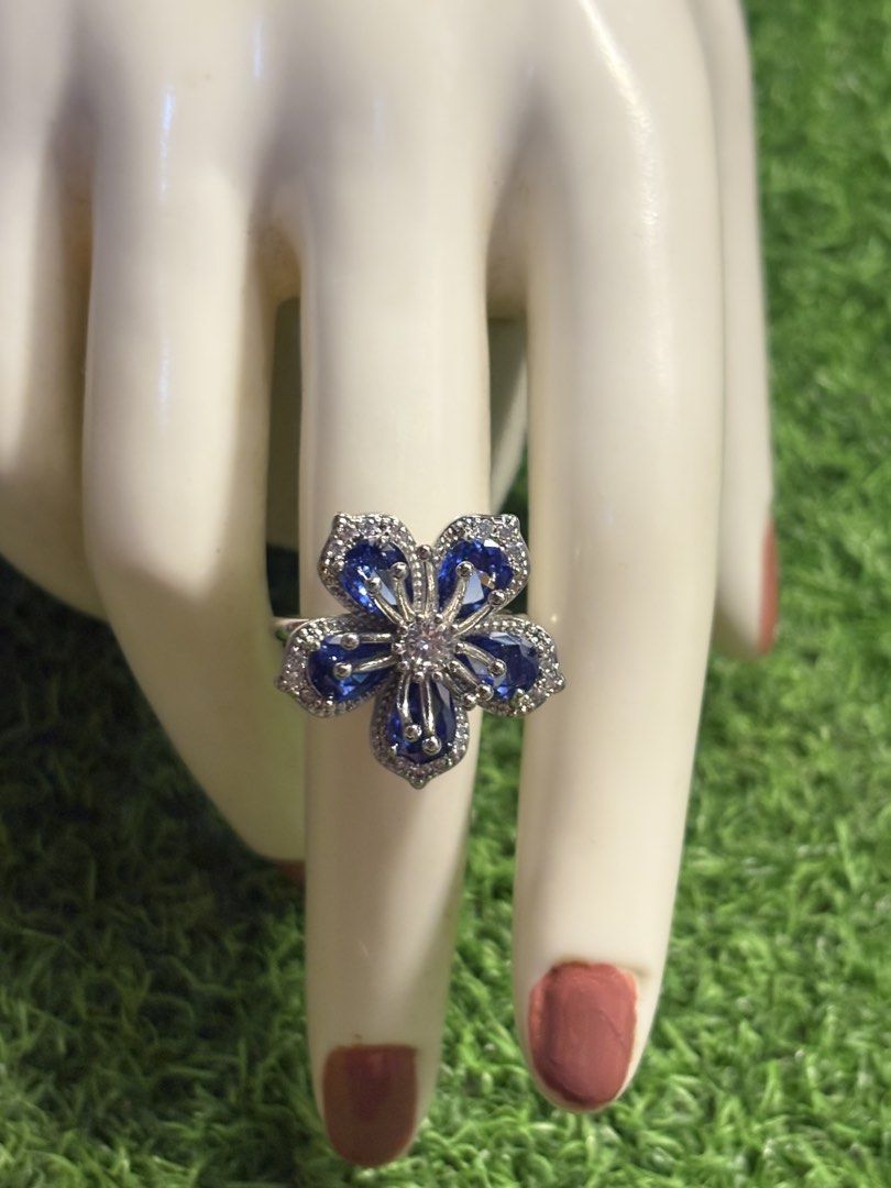 flower power ring sapphire (Category: Rings) located in Davao. Submitted by emmanuelchuamellorin23 (Listing ID 1468668611, Image 3). Description: 💙Sapphire flower power ring Size7 adjustable Markings Au750 Rodium/ Platinum over copper based metal Tarnish resistant with extra care Message me directly📩.