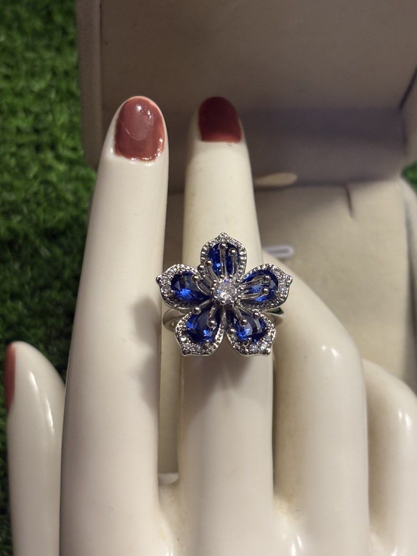 flower power ring sapphire (Category: Rings) located in Davao. Submitted by emmanuelchuamellorin23 (Listing ID 1468668611, Image 2). Description: 💙Sapphire flower power ring Size7 adjustable Markings Au750 Rodium/ Platinum over copper based metal Tarnish resistant with extra care Message me directly📩.