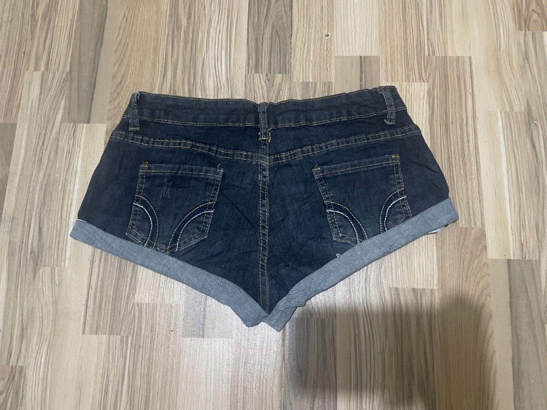 Folded Wash Black Micro Shorts (Category: Shorts) located in San Pedro. Submitted by r.vynarchives (Listing ID 1468510157, Image 2). Description: Size 28 Length 7.3 Good condition —DM to claim and for deets.