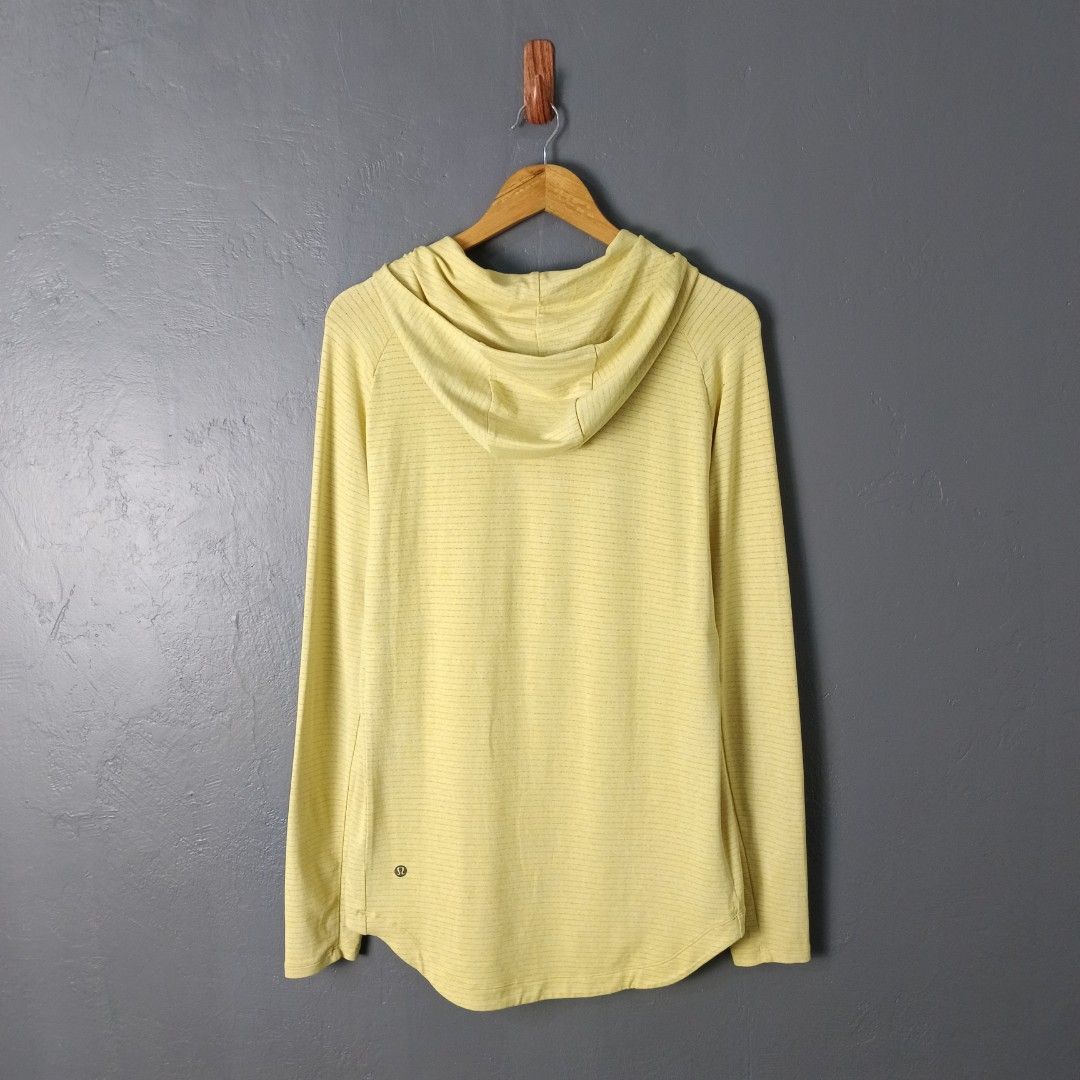 For Men - Lululemon - Training Hoodie (Category: Tshirts & Polo Shirts ) located in Bacolod City. Submitted by drop.ph (Listing ID 1468580696, Image 2). Description: Lululemon - Drysense Training Hoodie Authentic *Size S - 18.5x27.5, 29 back *Very Good *Minor lints *Price: 680php *Add SF if outside Bacolod City.