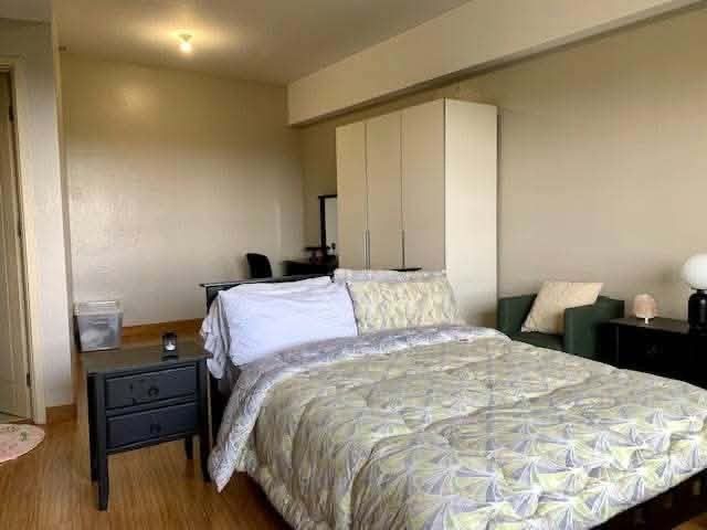 For Rent! Icon Residences 3 Bedroom (Category: Apartments & Condos) located in Caloocan City. Submitted by aysalpha01 (Listing ID 1468678365, Image 1). Description: For Rent! Icon Residences 3 Bedroom 14FG Tower 2 3 Bedrooms 2 Bathrooms With utility area 122 sqm PHP 100,000.00 Inclusive of Dues Fully Furnished 1 Parking Slot Currented rented until November 16..