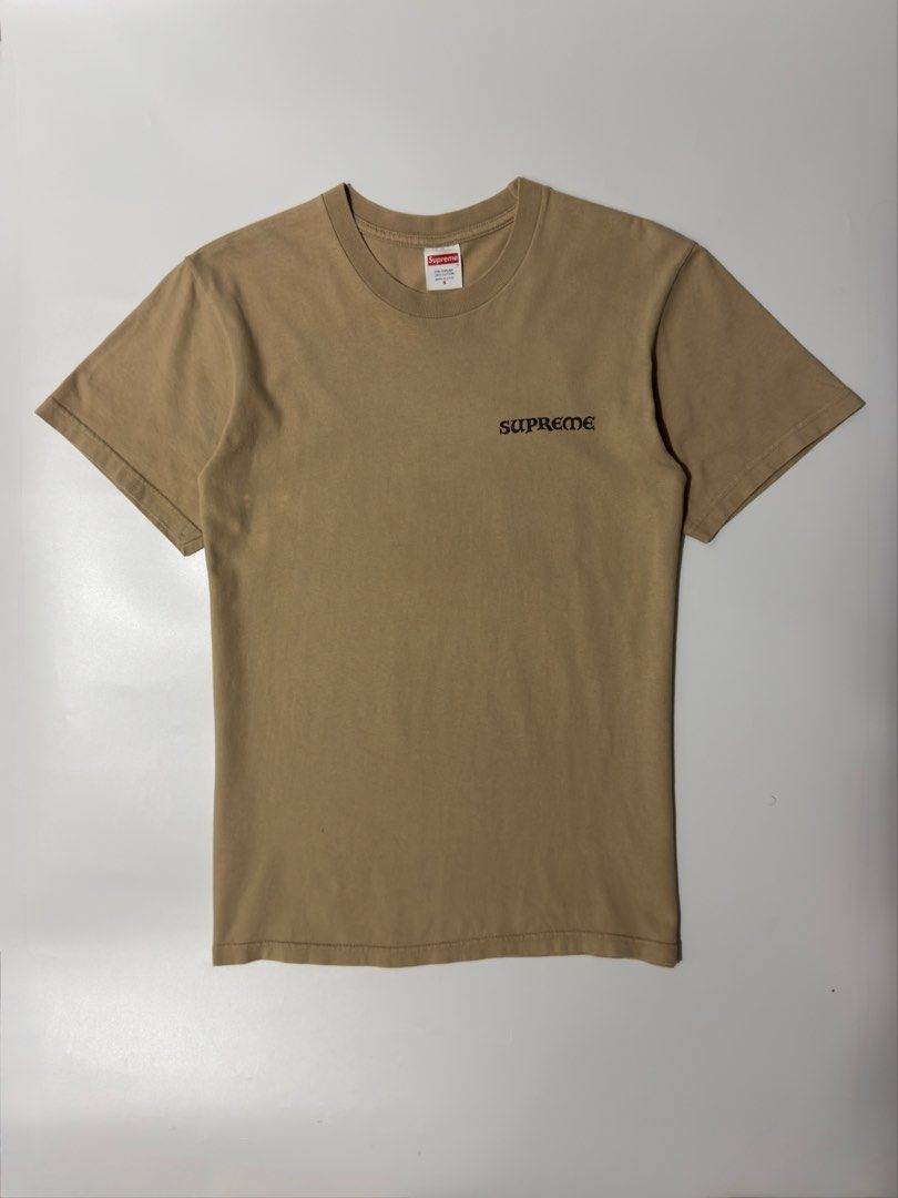 For sale (Category: Tshirts & Polo Shirts ) located in Marikina City. Submitted by hsatstnemesabeht (Listing ID 1468627799, Image 2). Description: Supreme Size small Dimension Width 19 | Length 27.5 Excellent condition Minor flaws : Strecth hairlines at the back and stain check last 2 pics.