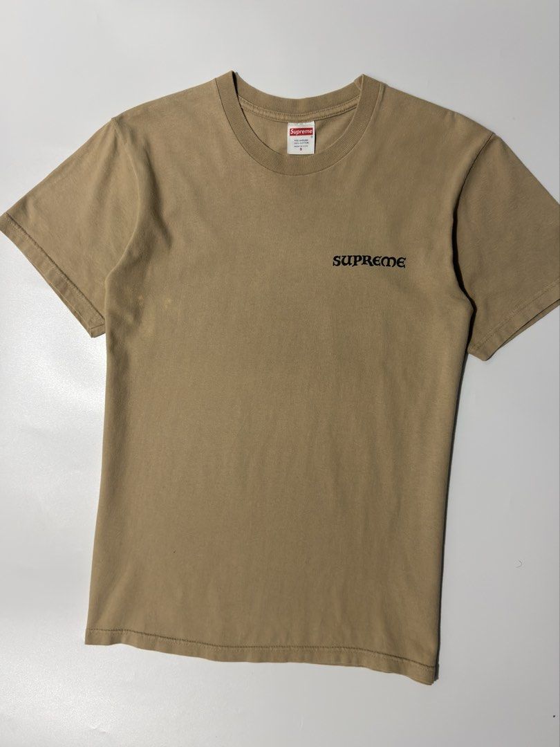 For sale (Category: Tshirts & Polo Shirts ) located in Marikina City. Submitted by skkagawad041591 (Listing ID 1468634542, Image 3). Description: Supreme Size small Dimension Width 19 | Length 27.5 Excellent condition Minor flaws : Strecth hairlines at the back and stain check last 2 pics.