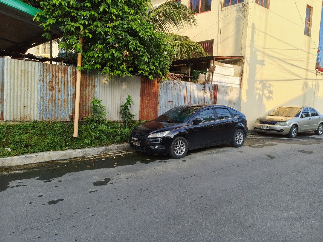 Ford Focus 1.6 5-Dr (A) (Category: Used Cars) located in Caloocan City. Submitted by jay27_0103 (Listing ID 1468558654, Image 1). Description: 2009 Ford focus 1.8 petrol engine new heavy PMS new brake pads (front and back) new condenser new touch screen entertainment center new camber and wheel alignment.