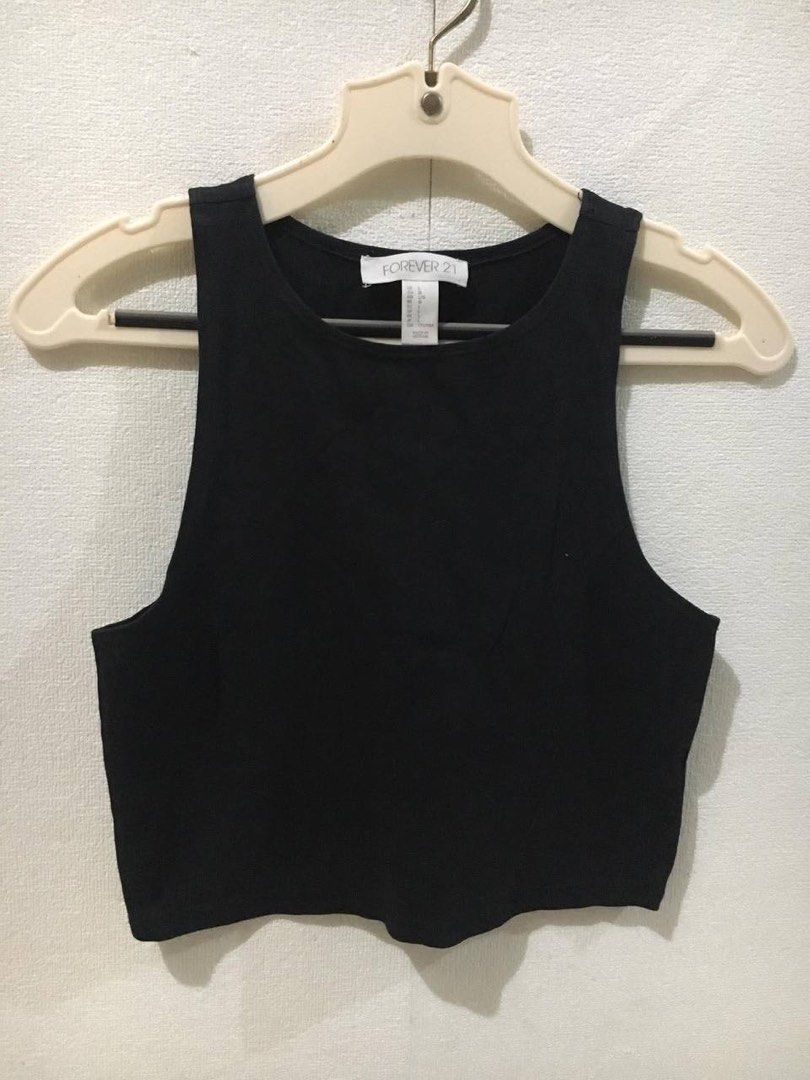 Forever 21 Black Crop Tank Top Size L (Category: Sleeveless) located in Valenzuela. Submitted by nixs2722 (Listing ID 1468448791, Image 1). Description: -GC PAYMENT -SF c/o BUYERS - Brand: Forever 21 - Size: L - Color: Black - Style: Sleeveless crew neck crop top - Fabric: Stretchy and comfortable - Condition: Worn a few times, solid condition - Perfect for pairing with high-waisted jeans or skirts.