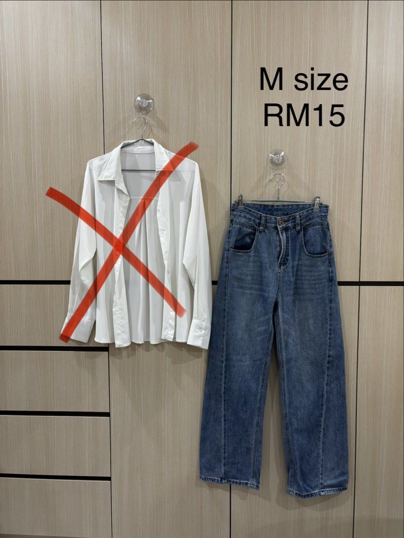 Forever 21 denim jeans (Category: Jeans & Leggings) located in Sitiawan. Submitted by perlovedviseanly (Listing ID 1468159280, Image 1). Description: .