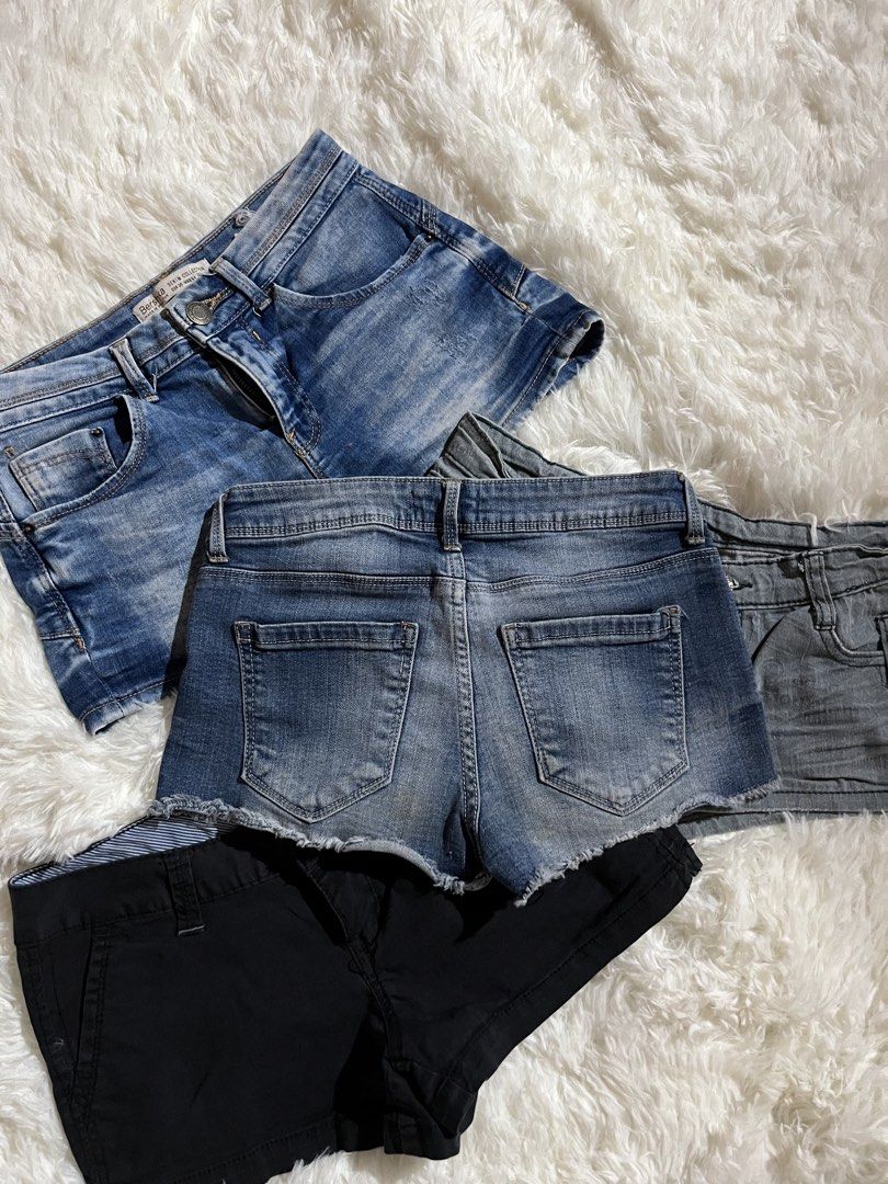 Forever 21 distressed denim booty shorts (Category: Shorts) located in Puerto Princesa. Submitted by kaydeclutter16 (Listing ID 1468603099, Image 2). Description: .