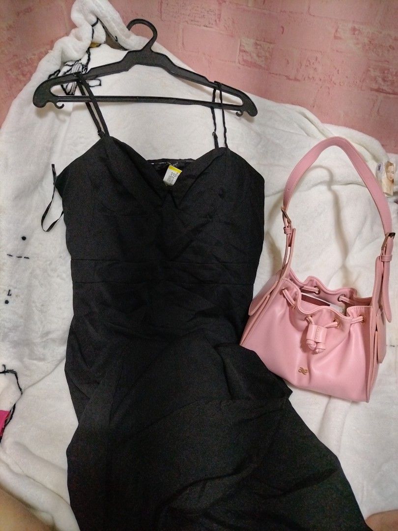 Forever 21 Long Black Dress (Category: Evening dresses & gowns) located in Valenzuela. Submitted by nurzdara28 (Listing ID 1468700148, Image 1). Description: This sleek black spaghetti-strap midi dress features a draped cowl neckline and a high side slit. Brand new. Sale!.