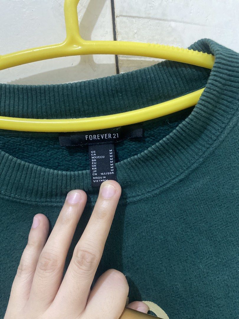 Forever 21 NY (Category: Longsleeves) located in Pasig City. Submitted by avery4444 (Listing ID 1468705059, Image 2). Description: Decluttering cloths na hndi na ngagamit sa closet .