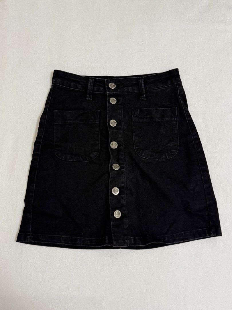 forme black denim button-front skirt (Category: Skirts) located in Los Banos. Submitted by cheerioz_ (Listing ID 1468689360, Image 1). Description: .
