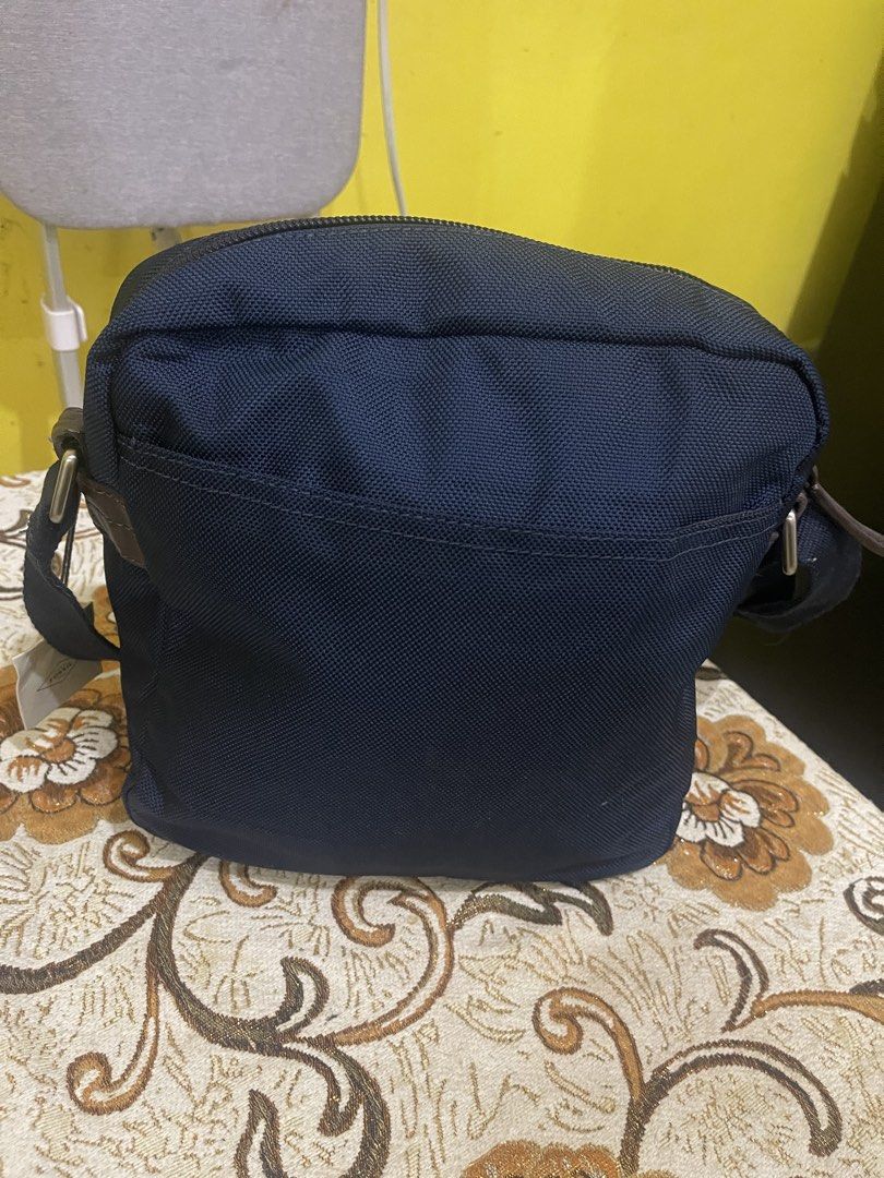 Fossil Bag (Category: Sling Bags) located in Marikina City. Submitted by greatfindsmnlph (Listing ID 1468682841, Image 2). Description: Fo ssil Bag Price: 350 Size: Medium Width: 12.5 Length: 13 Color: Blue Color Rate: 10/10 Condition: 9.8/10 Very nice in actual.