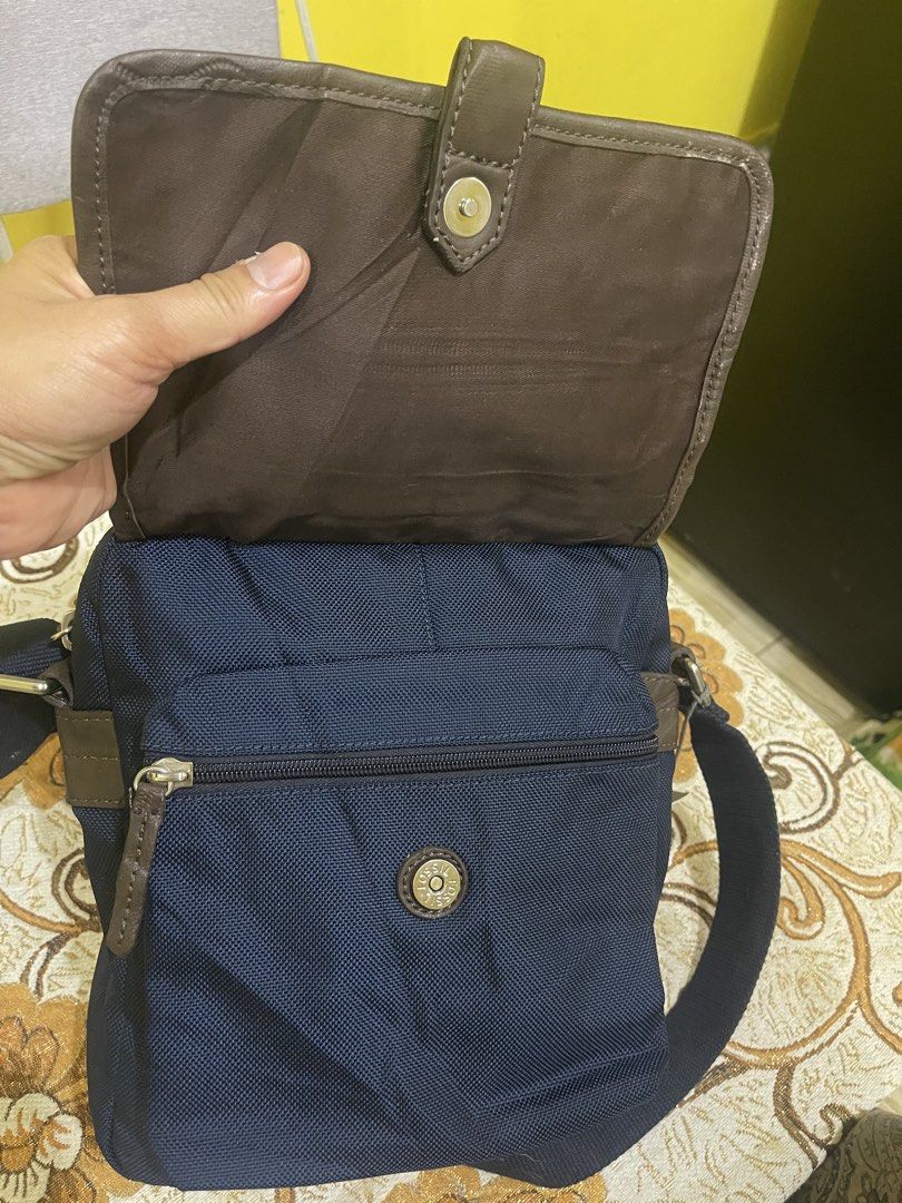 Fossil Bag (Category: Sling Bags) located in Marikina City. Submitted by greatfindsmnlph (Listing ID 1468682841, Image 3). Description: Fo ssil Bag Price: 350 Size: Medium Width: 12.5 Length: 13 Color: Blue Color Rate: 10/10 Condition: 9.8/10 Very nice in actual.